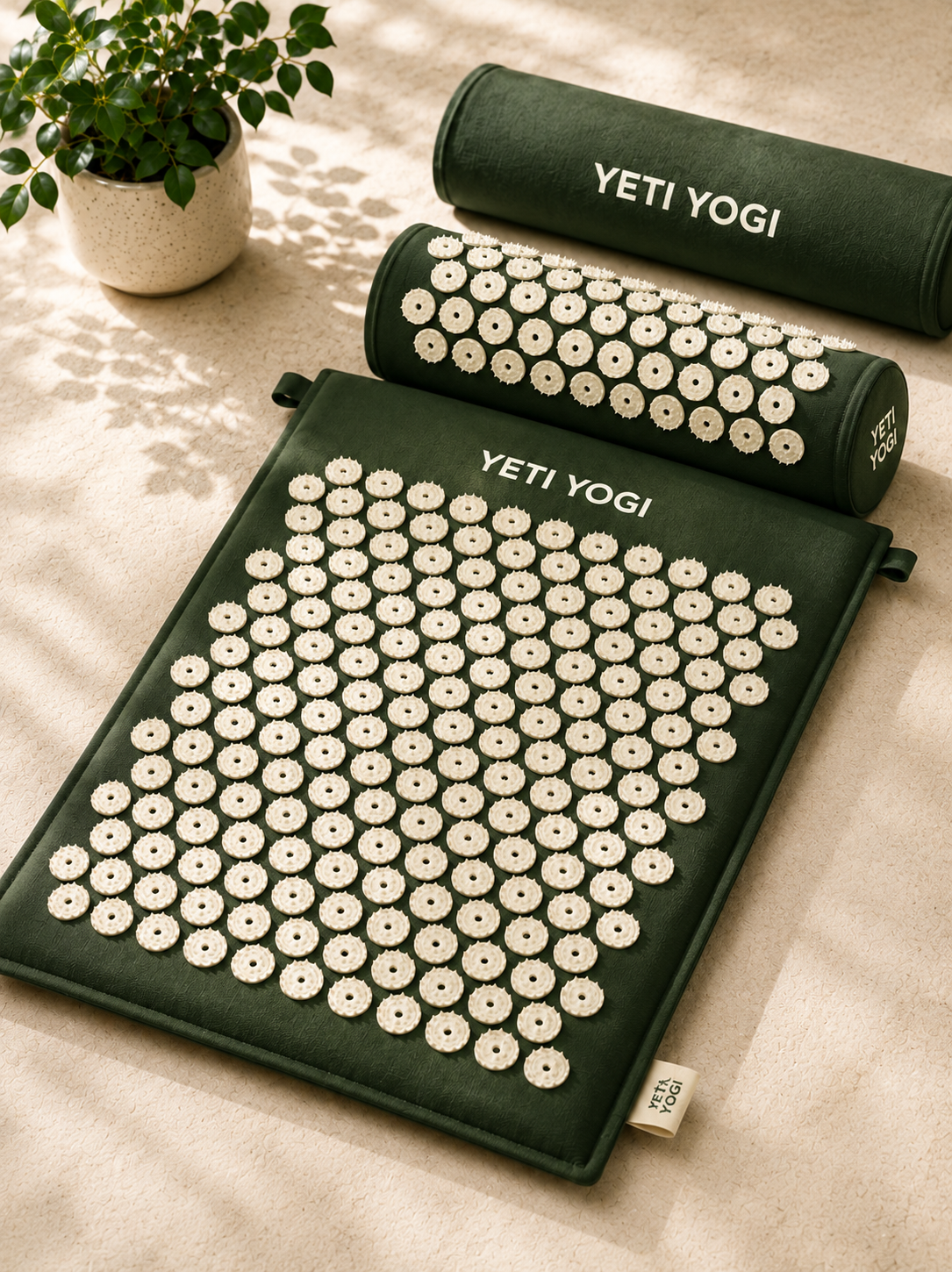 YETI YOGI Deep Green acupressure mat and pillow set