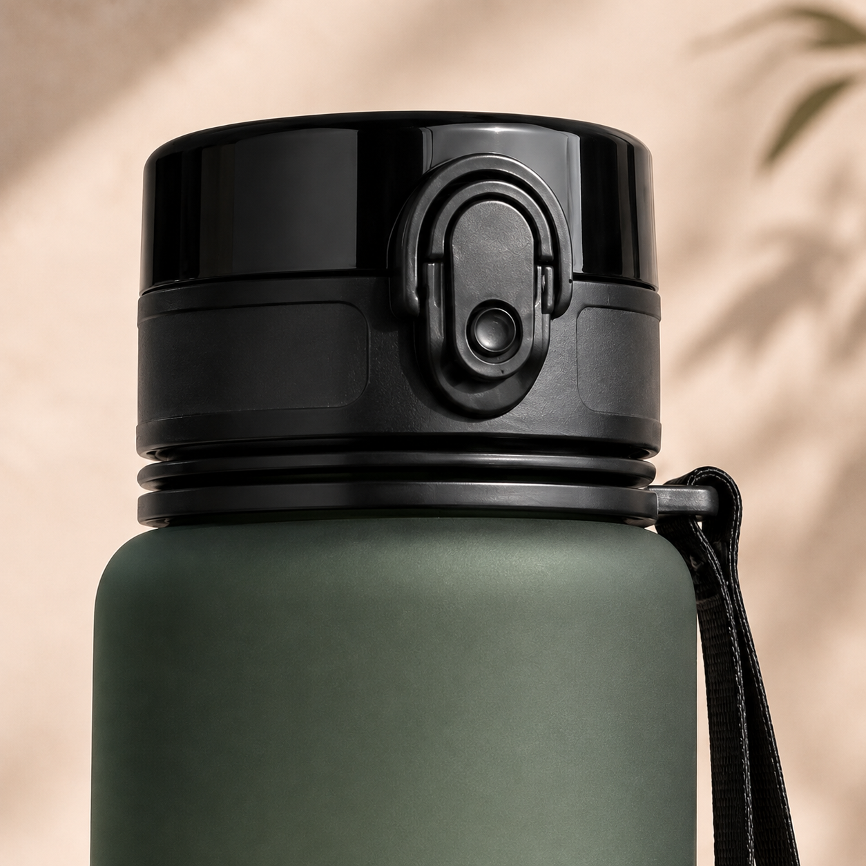 YETI YOGI Gym Bottle Forest Green to Frost - locking lid detail
